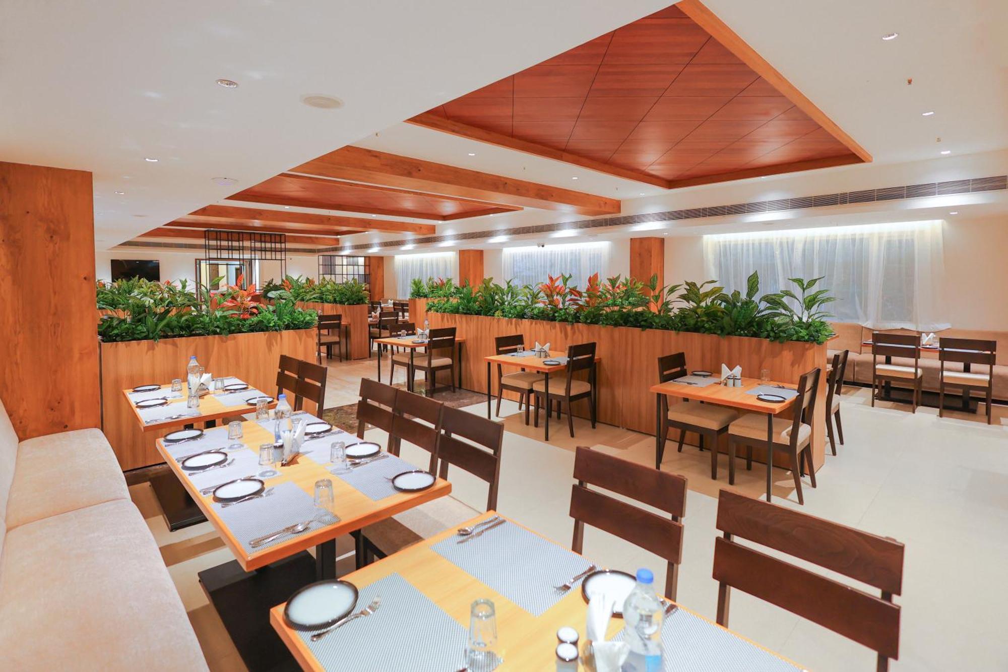 Icon Grand Hotel By Bhagini Bangalore Luaran gambar