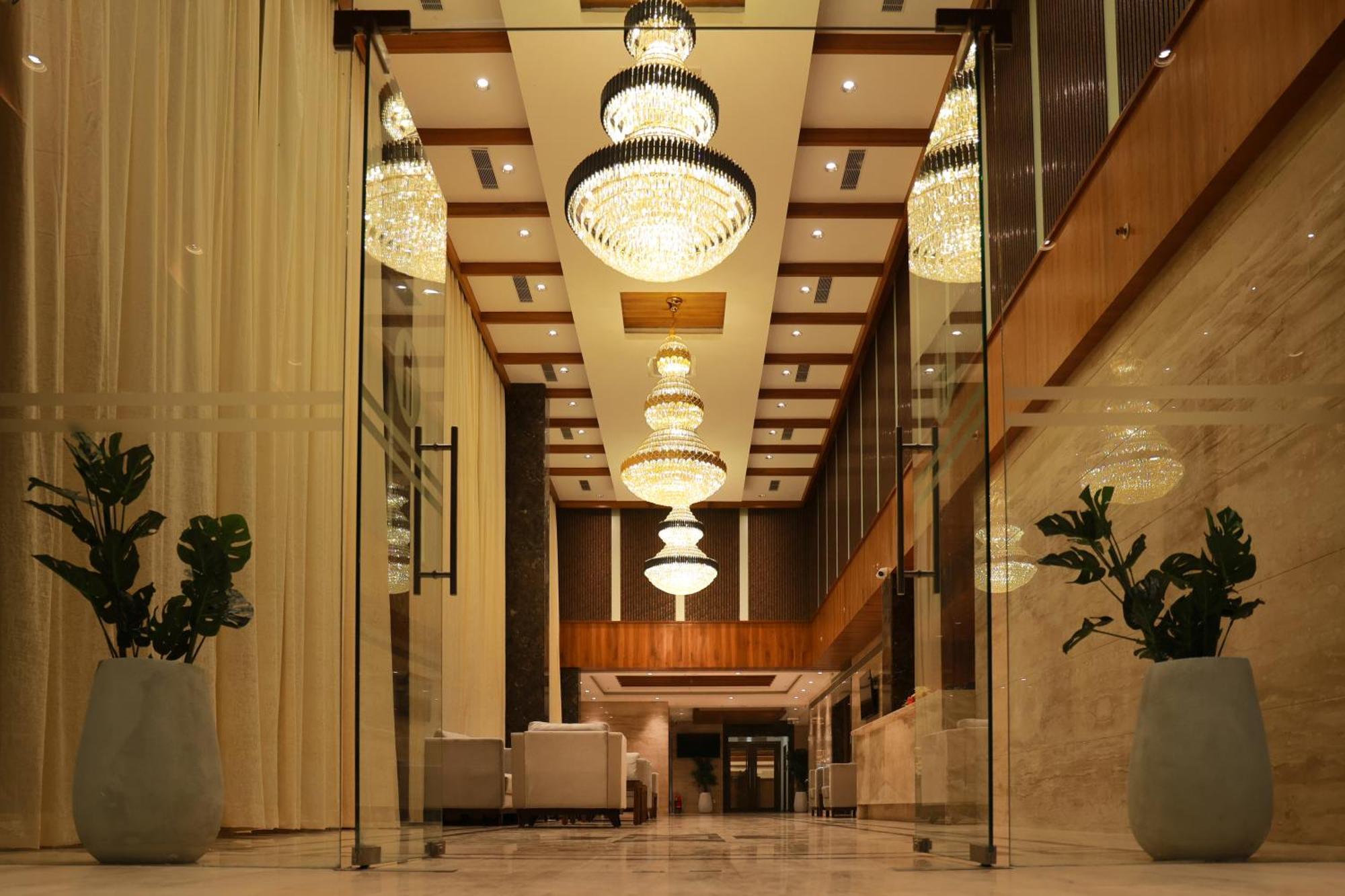 Icon Grand Hotel By Bhagini Bangalore Luaran gambar