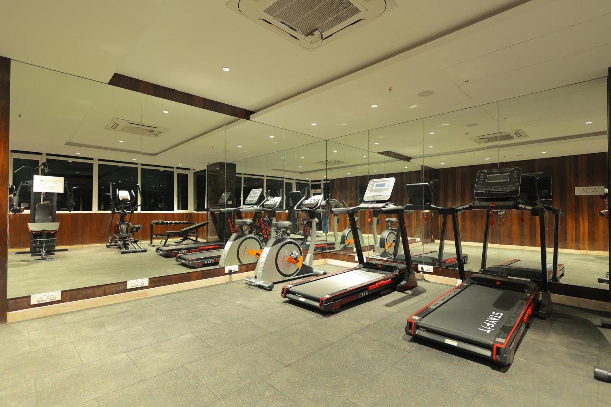 Icon Grand Hotel By Bhagini Bangalore Luaran gambar