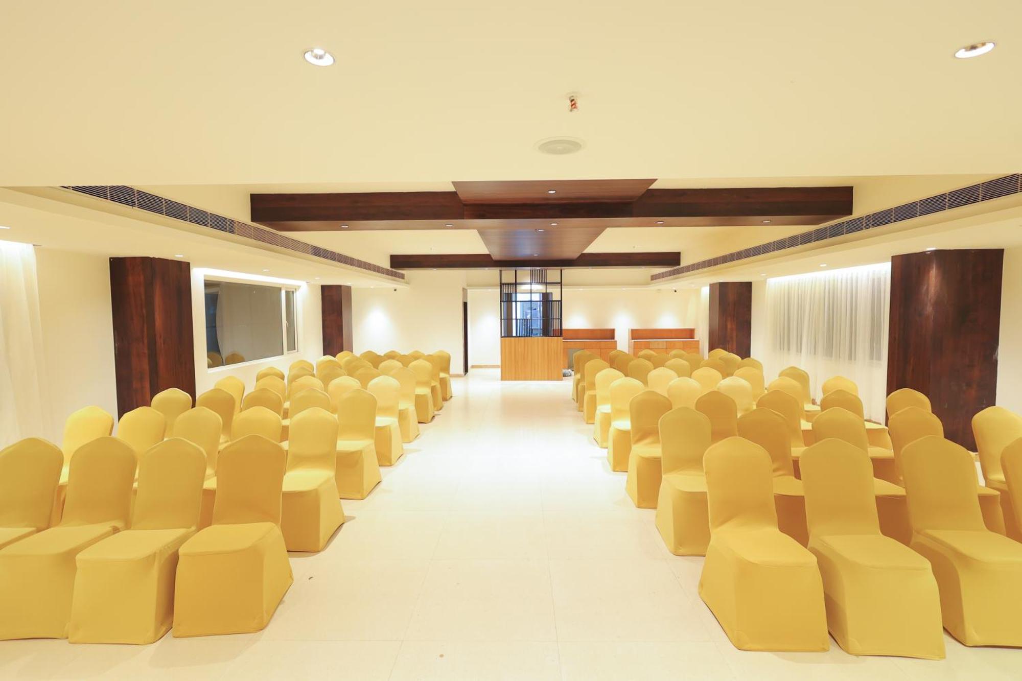 Icon Grand Hotel By Bhagini Bangalore Luaran gambar
