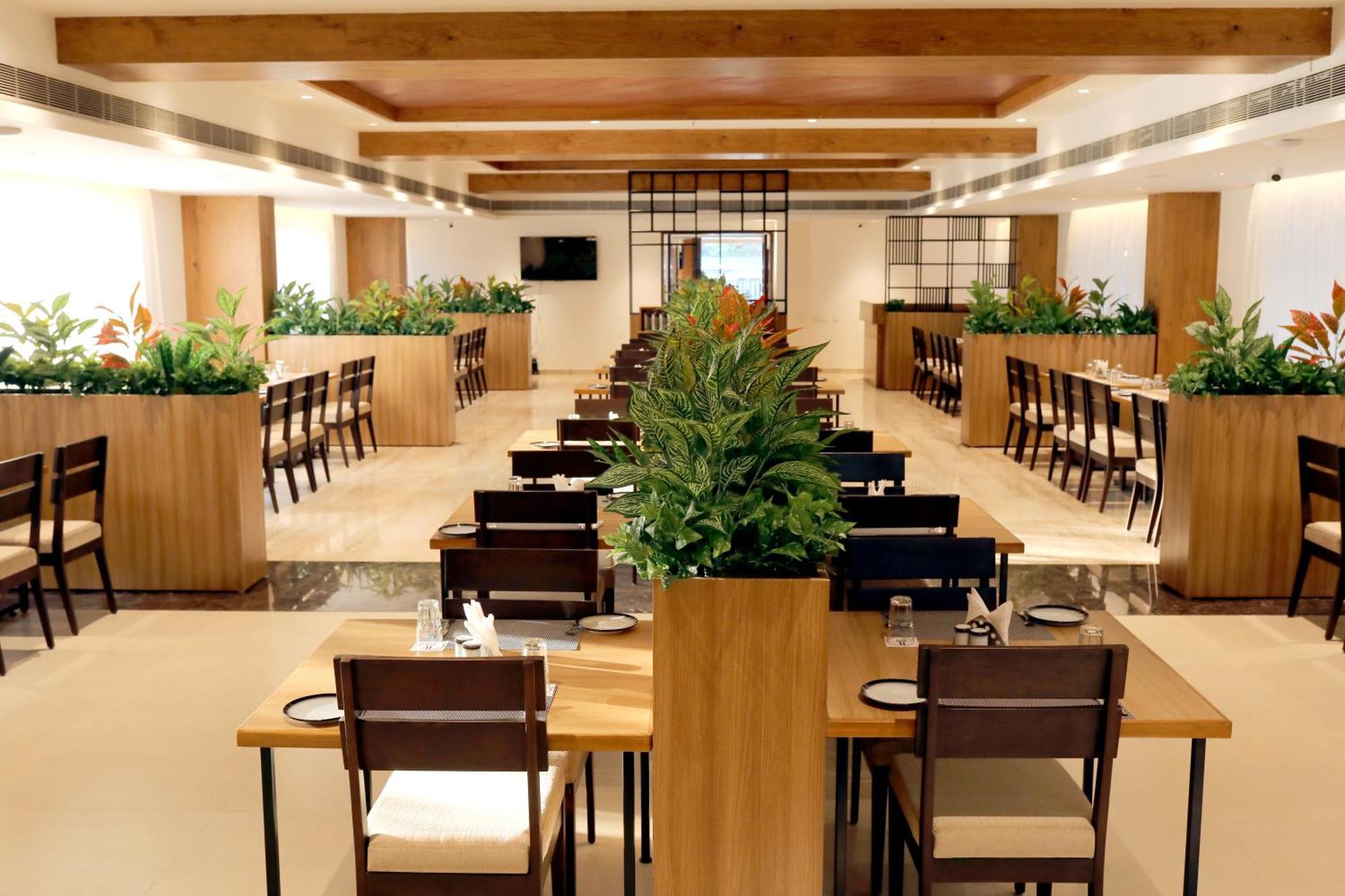 Icon Grand Hotel By Bhagini Bangalore Luaran gambar