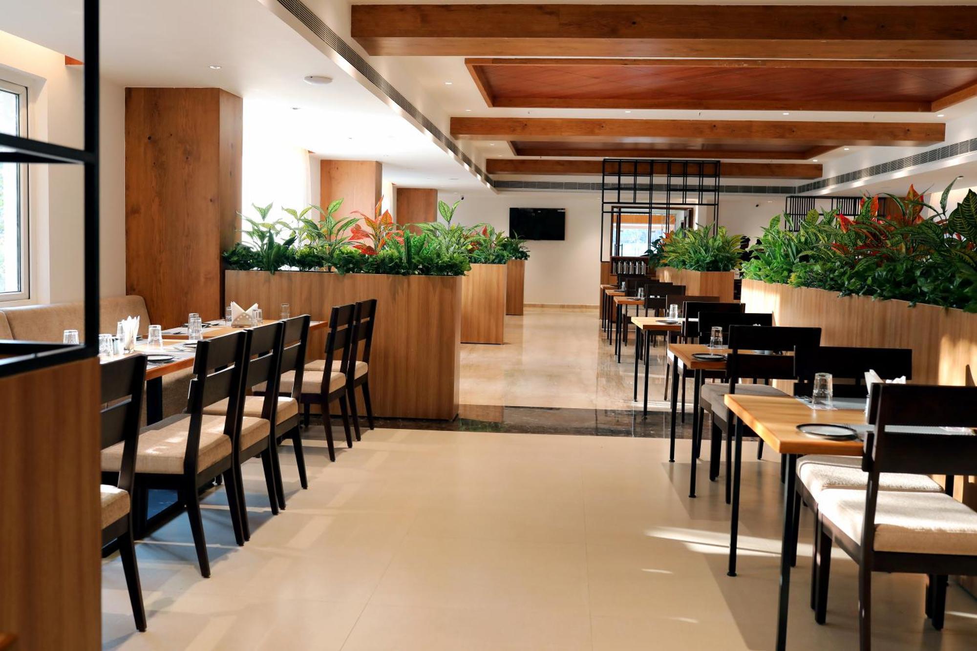 Icon Grand Hotel By Bhagini Bangalore Luaran gambar