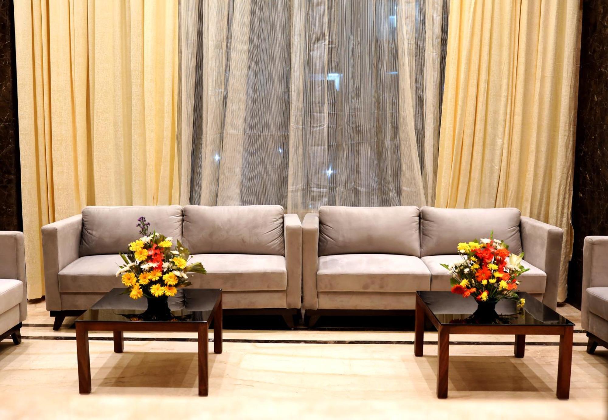 Icon Grand Hotel By Bhagini Bangalore Luaran gambar